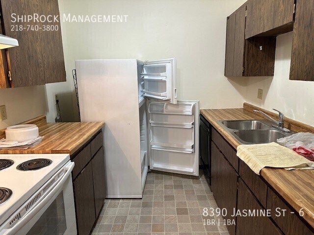 Building Photo - 8390 Jasmine St