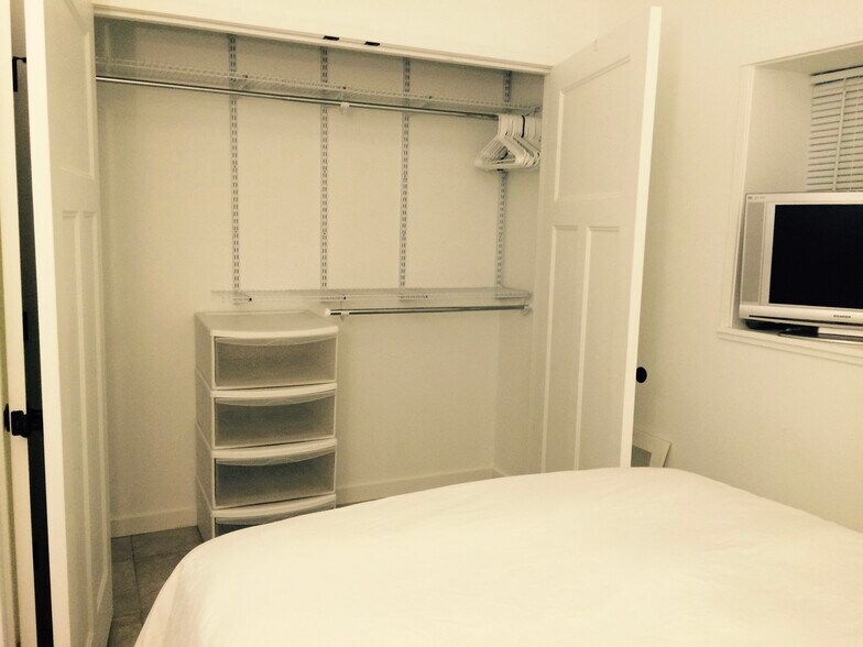 Building Photo - 2726-101 Eldridge Ave