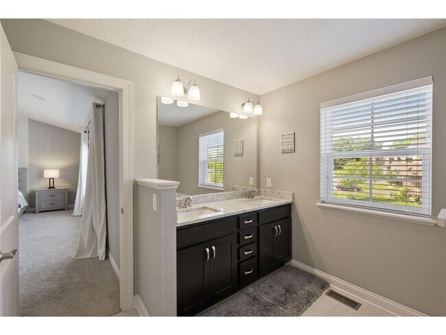 Building Photo - 5596 Orchard Cove