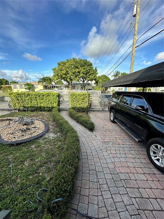 Building Photo - 5010 E 1st Ave