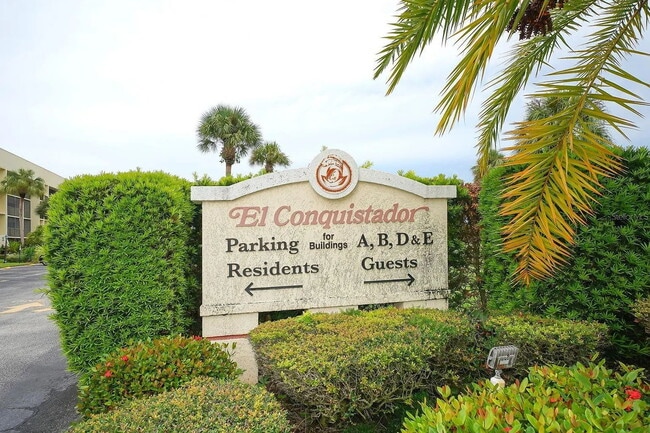 Building Photo - "Charming 2-Bed, 2-Bath Condo Oasis in Bradenton's Heart!"