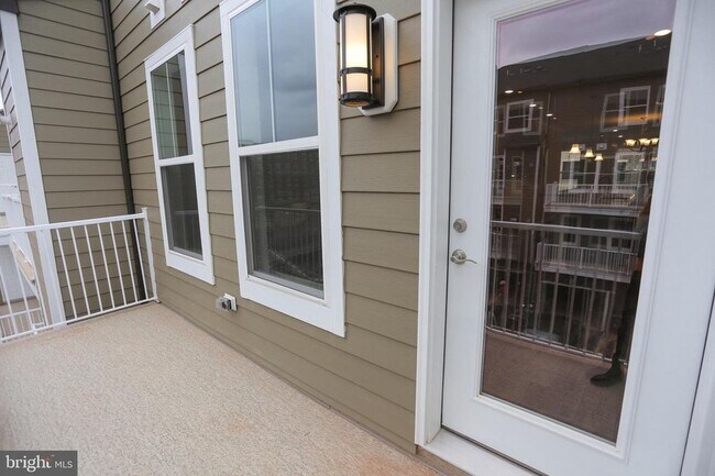 Building Photo - 45132 Kincora Dr