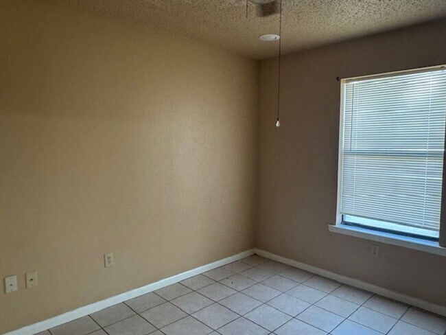 Building Photo - 3/1 Fenced yard Pet Friendly Gladewater ISD