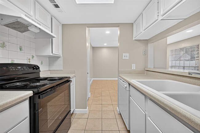 Building Photo - 14333 Memorial Dr
