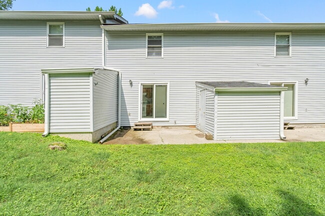 Building Photo - 302 Wakefield Rd