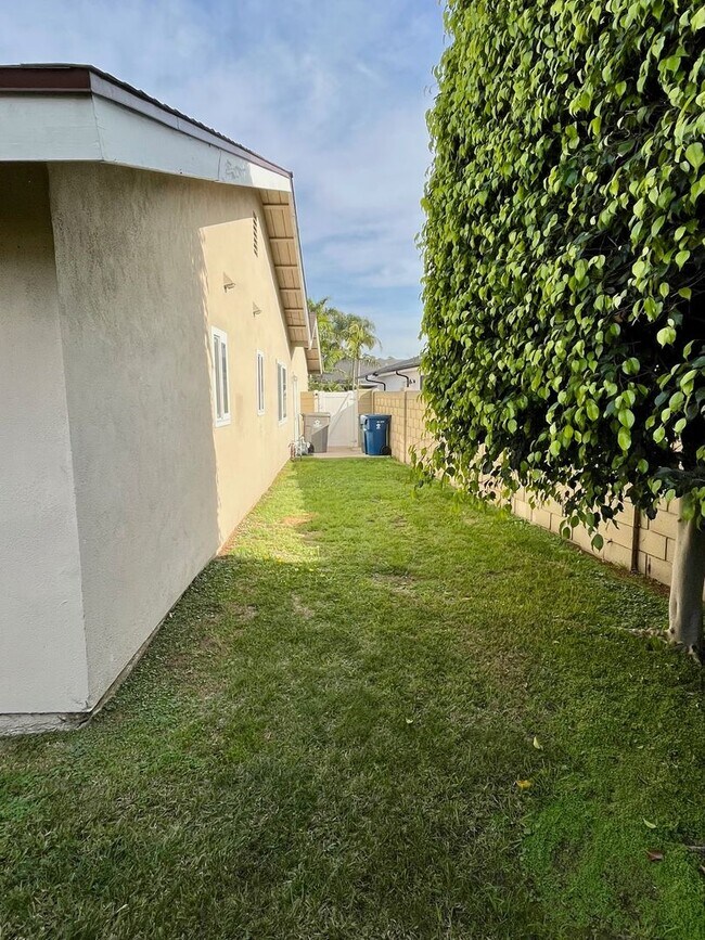 Building Photo - Charming 3 Bedroom, 2 Bath Single Family Home for rent in Seal Beach, CA!