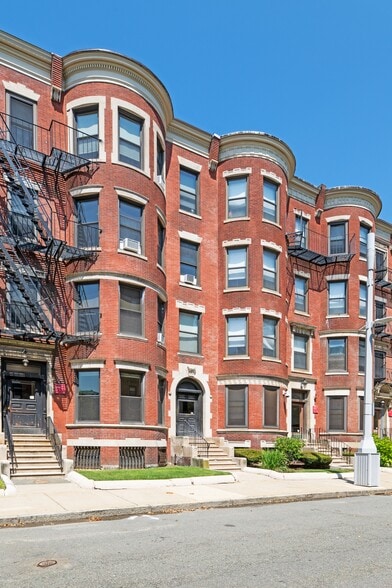 Building Photo - 9 Buswell St