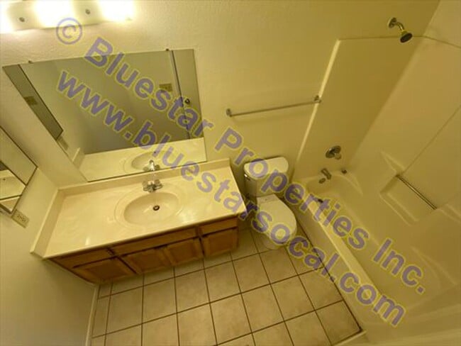 Building Photo - GREAT LOCATION!! Property in HESPERIA CA!!...