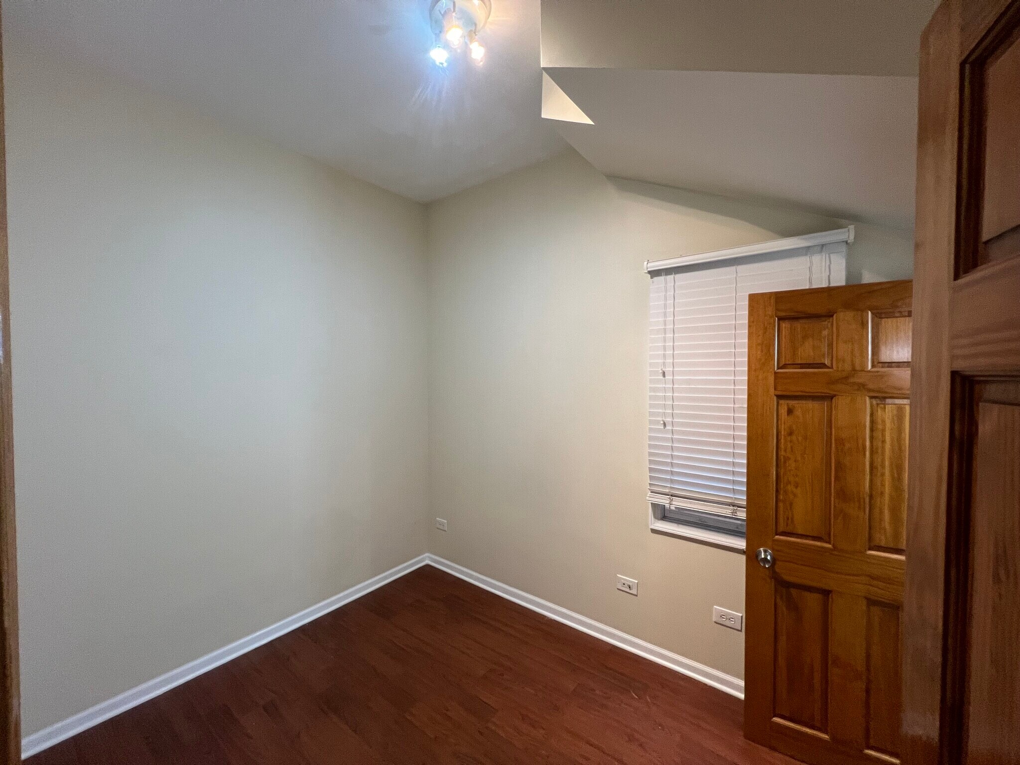 Building Photo - 2028 N Hamlin Ave