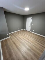 Building Photo - 930 Pennell St