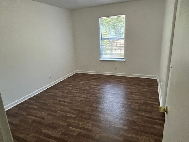 Building Photo - 711 Frankfort Dr