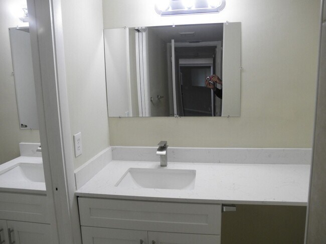 Building Photo - Fairview Villas