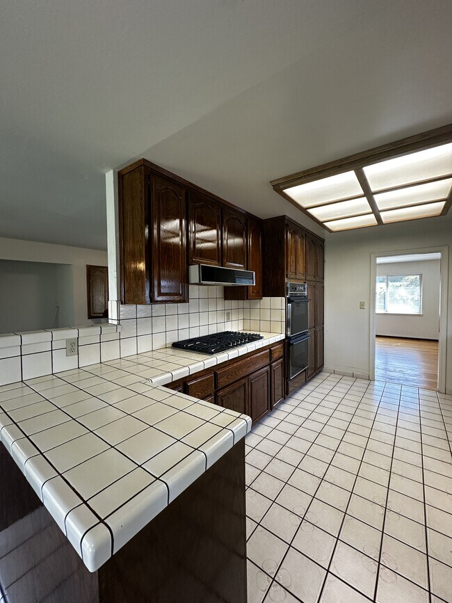 Building Photo - 154 Maiden Ln