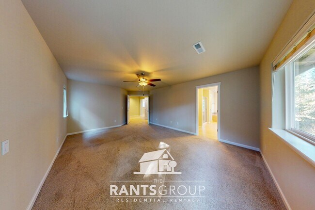 Building Photo - Beautiful 5 Bedroom 4 Bath Home in the sou...