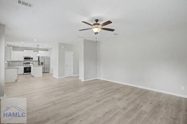 Building Photo - 18 Sunflower Cir NE