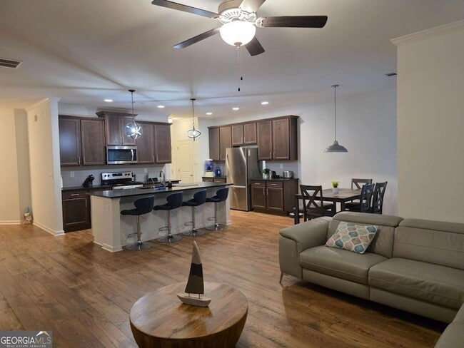 Building Photo - 5531 Garens Way