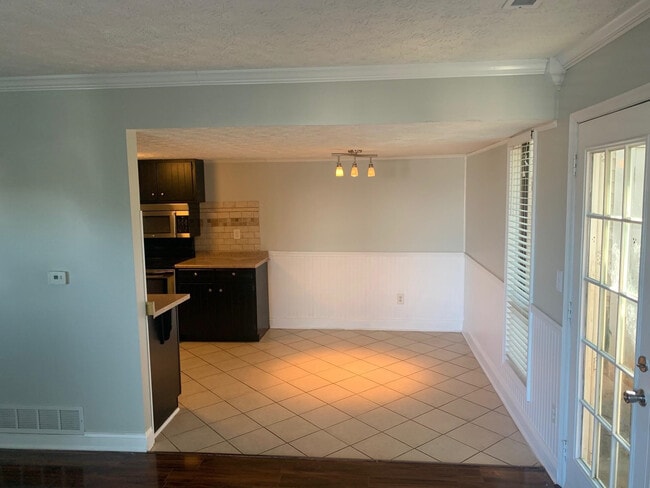 Building Photo - 4243 Briarwood Dr