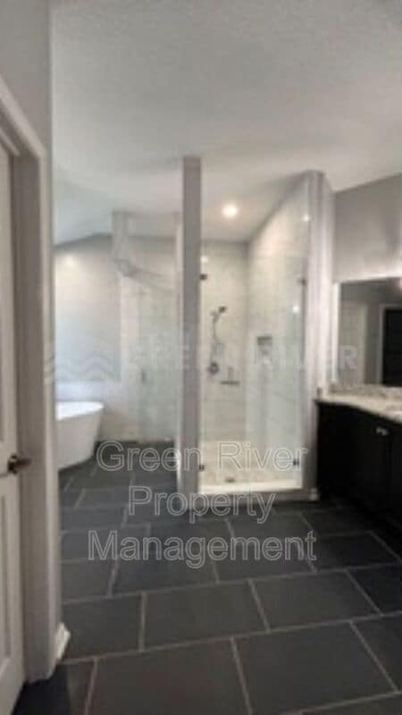 Building Photo - 1559 Lakeway Dr