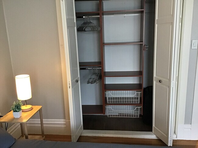 Building Photo - 1081 Pine St