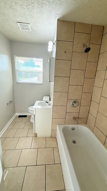 Building Photo - WEST SIDE 3 BEDROOM RANCH HOME AVAILABLE NOW!