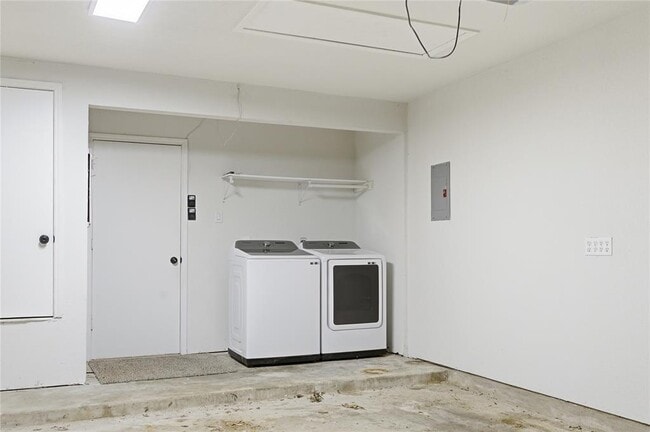 Building Photo - 2326 Dowd Ln