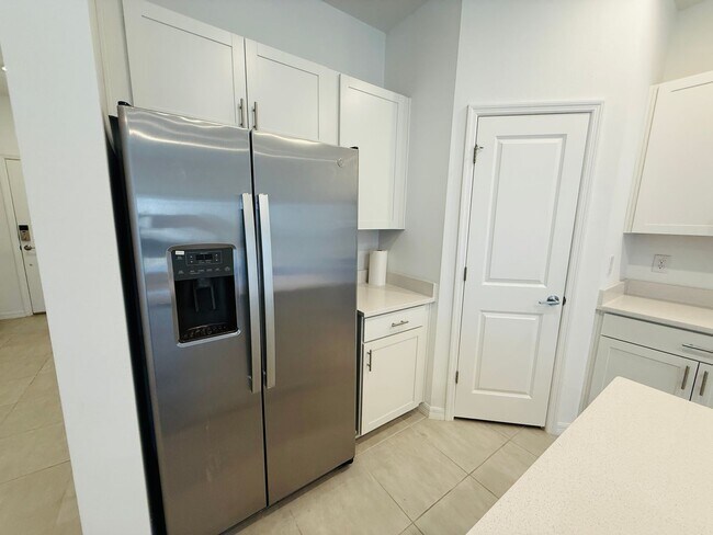 Building Photo - Townhome in The Townhomes of River Landing