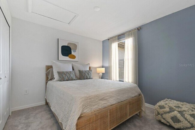 Building Photo - 4915 1st Ave E