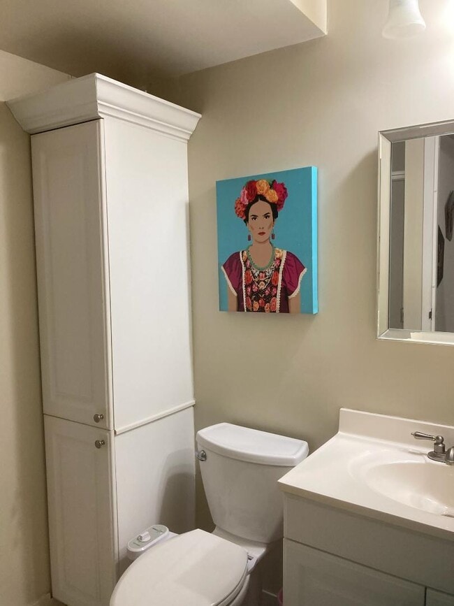 Building Photo - 445 Saxony Way