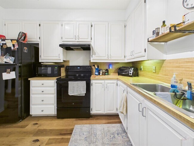 Building Photo - 2529 Rio Grande St