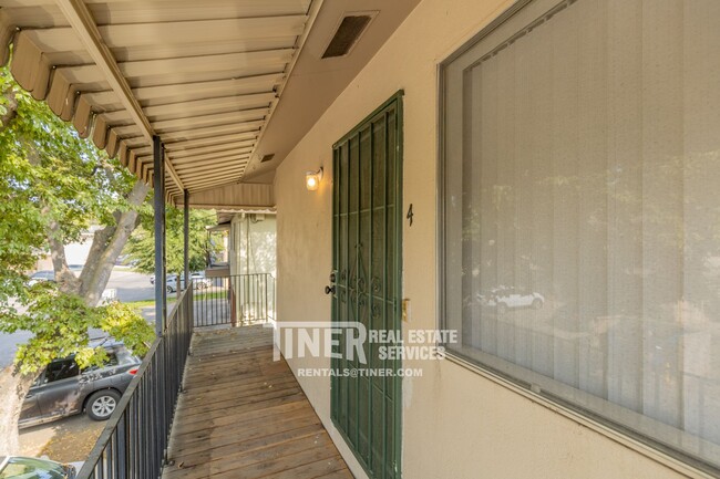 Building Photo - 10799 Coloma Rd