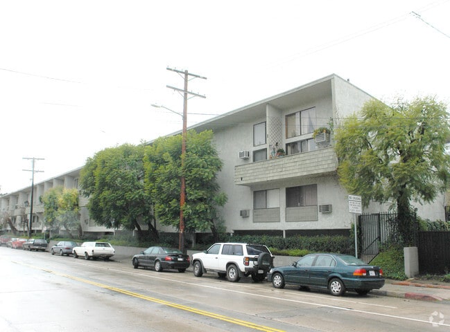 Building Photo - 2211 GRIFFITH Park