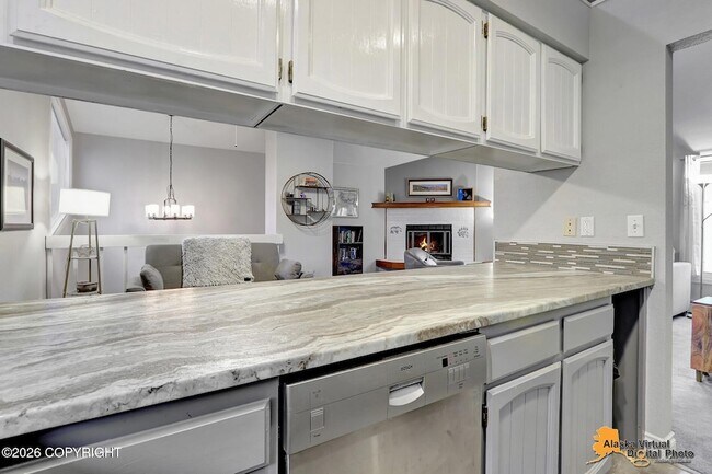 Building Photo - 5811 Jennifer Cir