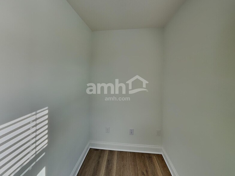 Building Photo - 1004 Heritage Blvd