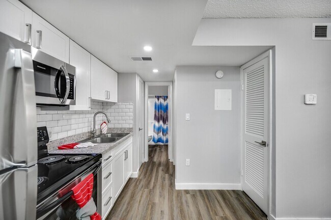 Building Photo - 13218 Bunn Cir