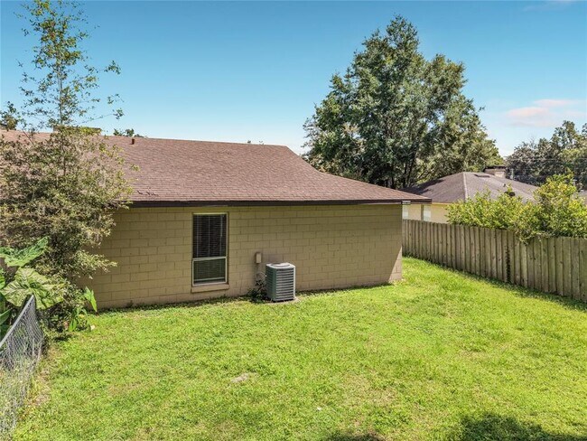 Building Photo - 4050 SE 20th Ct