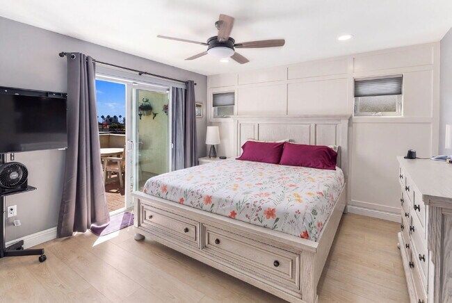 Building Photo - Your Furnished Coastal Escape Awaits!