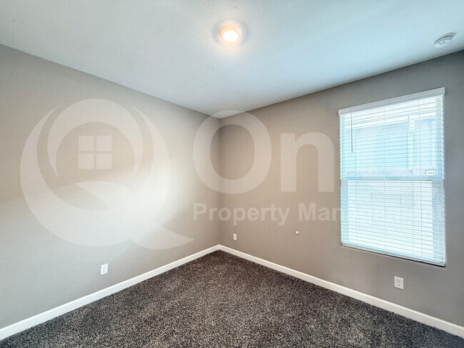 Building Photo - 8222 S 44th Gln