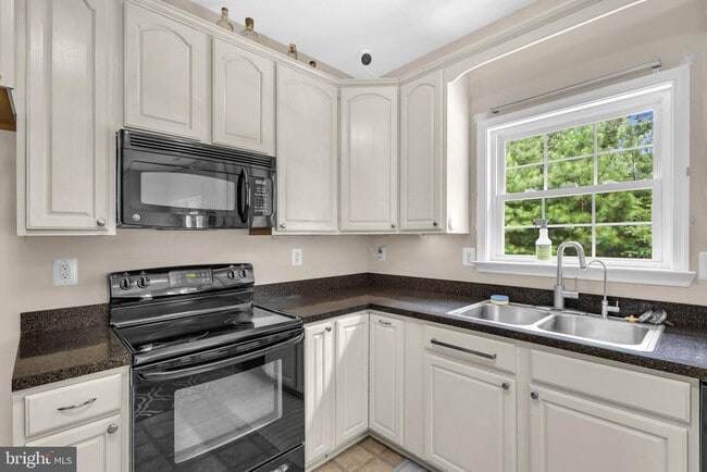 Building Photo - 11489 Lynx Dr