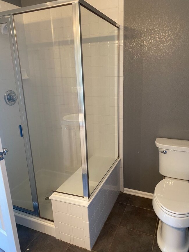 Building Photo - Large 2 Bedroom 2 Bath Townhome in Sterlin...