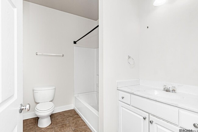 Building Photo - 900 Dean Lee Dr