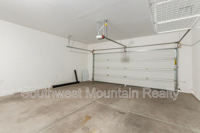 Building Photo - 2753 S 85th Way