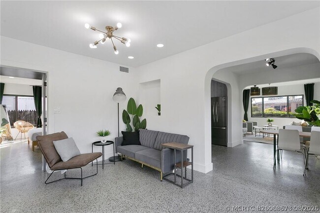 Building Photo - 601 NE 33rd St