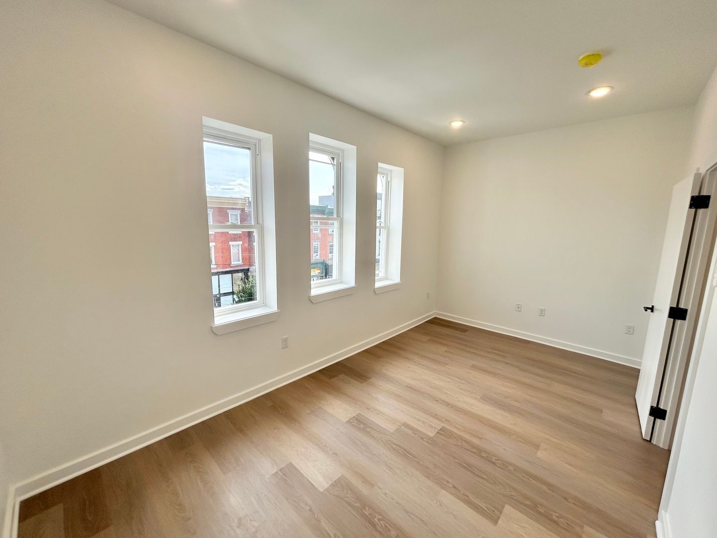Building Photo - 2725 W Girard Ave