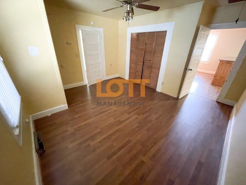 Building Photo - 294 Werts St