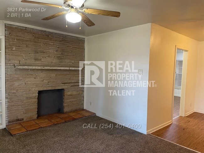 Building Photo - Charming 2/1 bedroom home ready for you to...