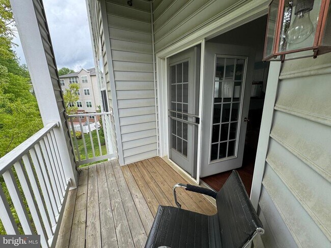 Building Photo - 2604 Chapel Lake Dr