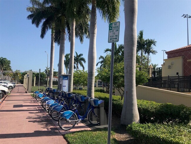 Building Photo - 6910 Rue Notre Dame