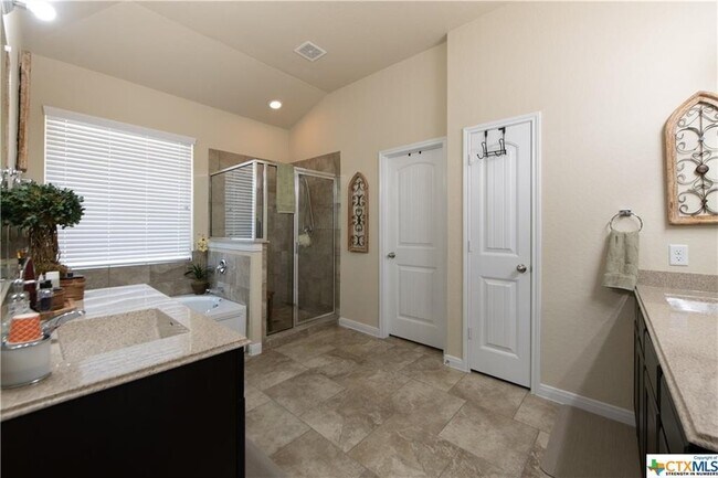 Building Photo - 5633 Briar Fld