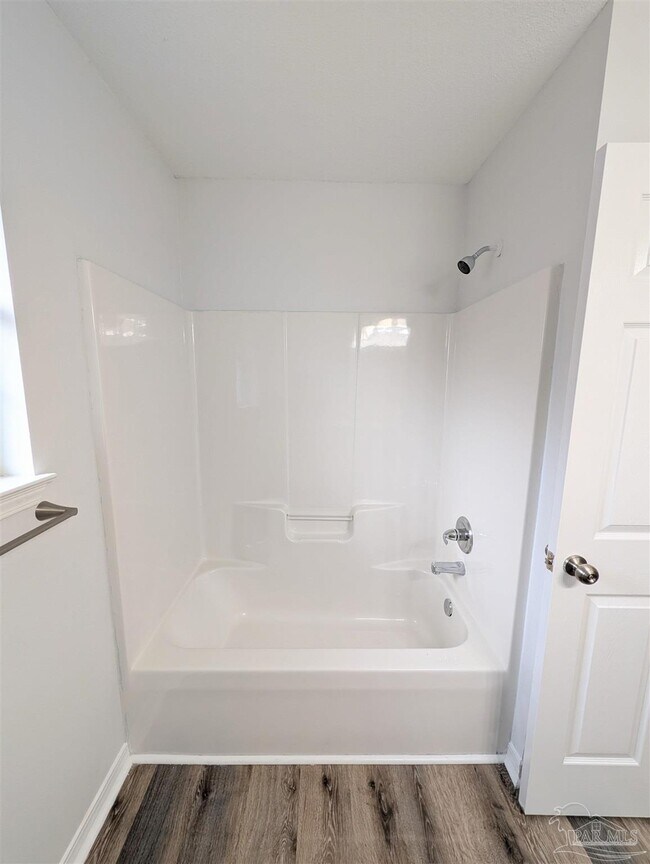 Building Photo - 28 Easton St