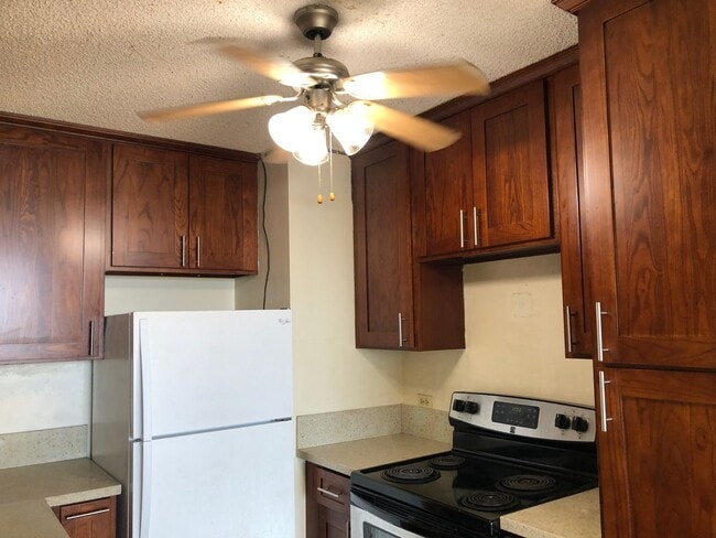 Building Photo - Century West 2 bedroom 2 bathroom 1 covere...